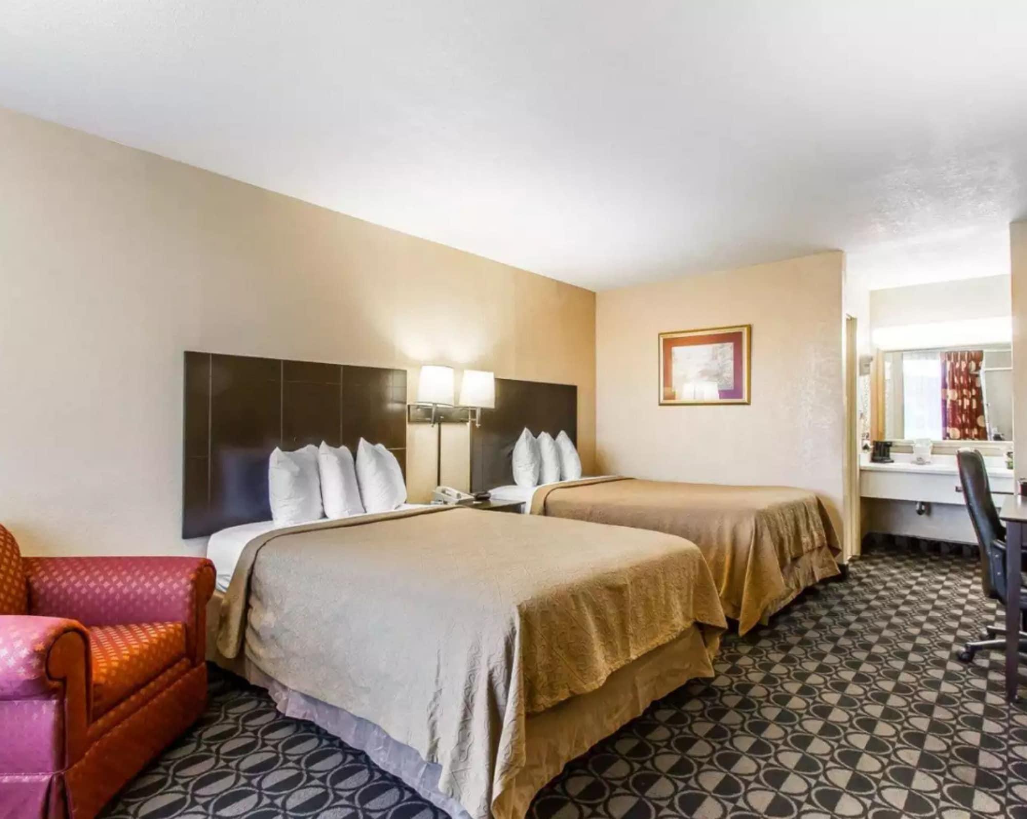 Quality Inn Ada Near University Екстериор снимка