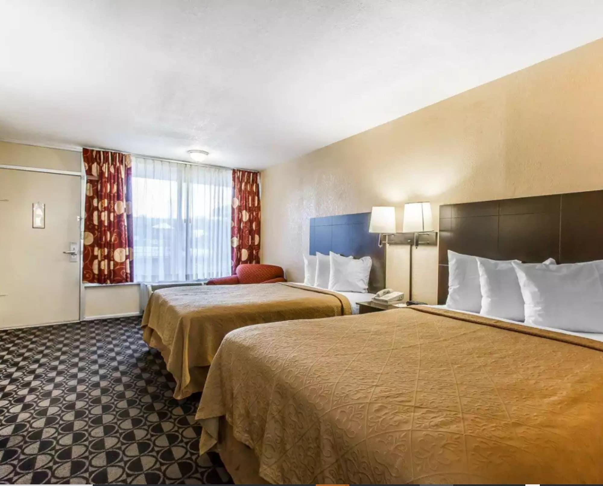 Quality Inn Ada Near University Екстериор снимка