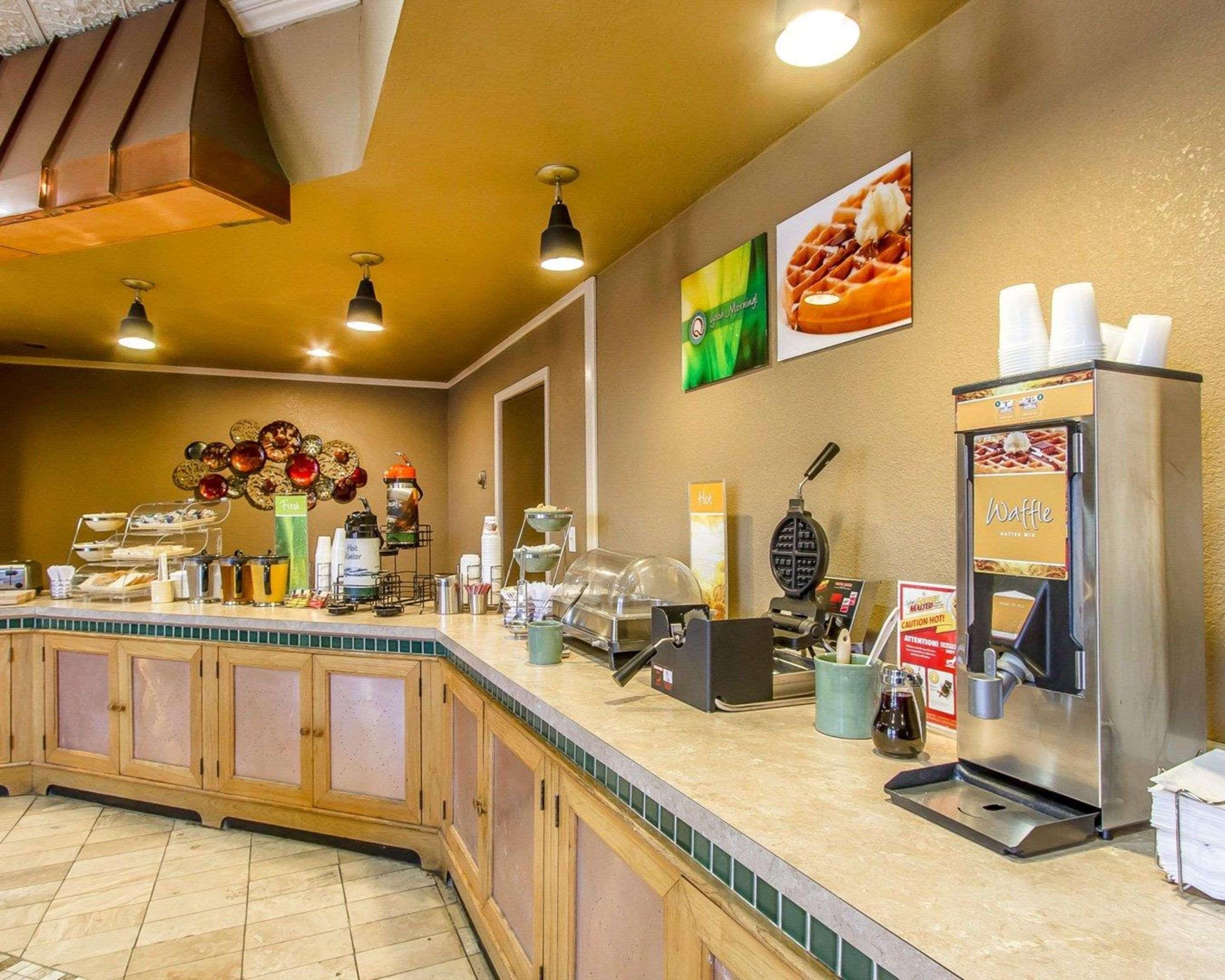 Quality Inn Ada Near University Екстериор снимка