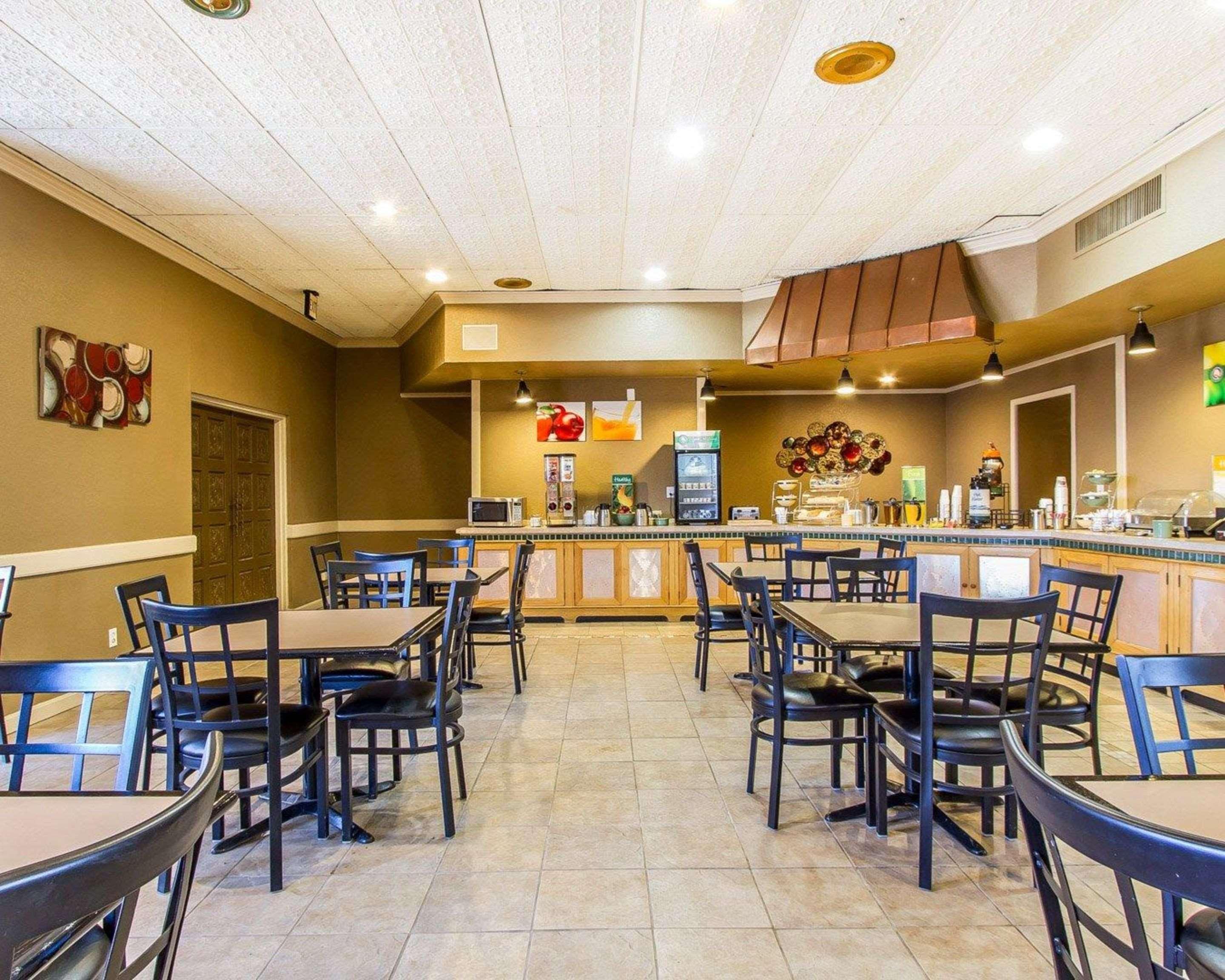 Quality Inn Ada Near University Екстериор снимка
