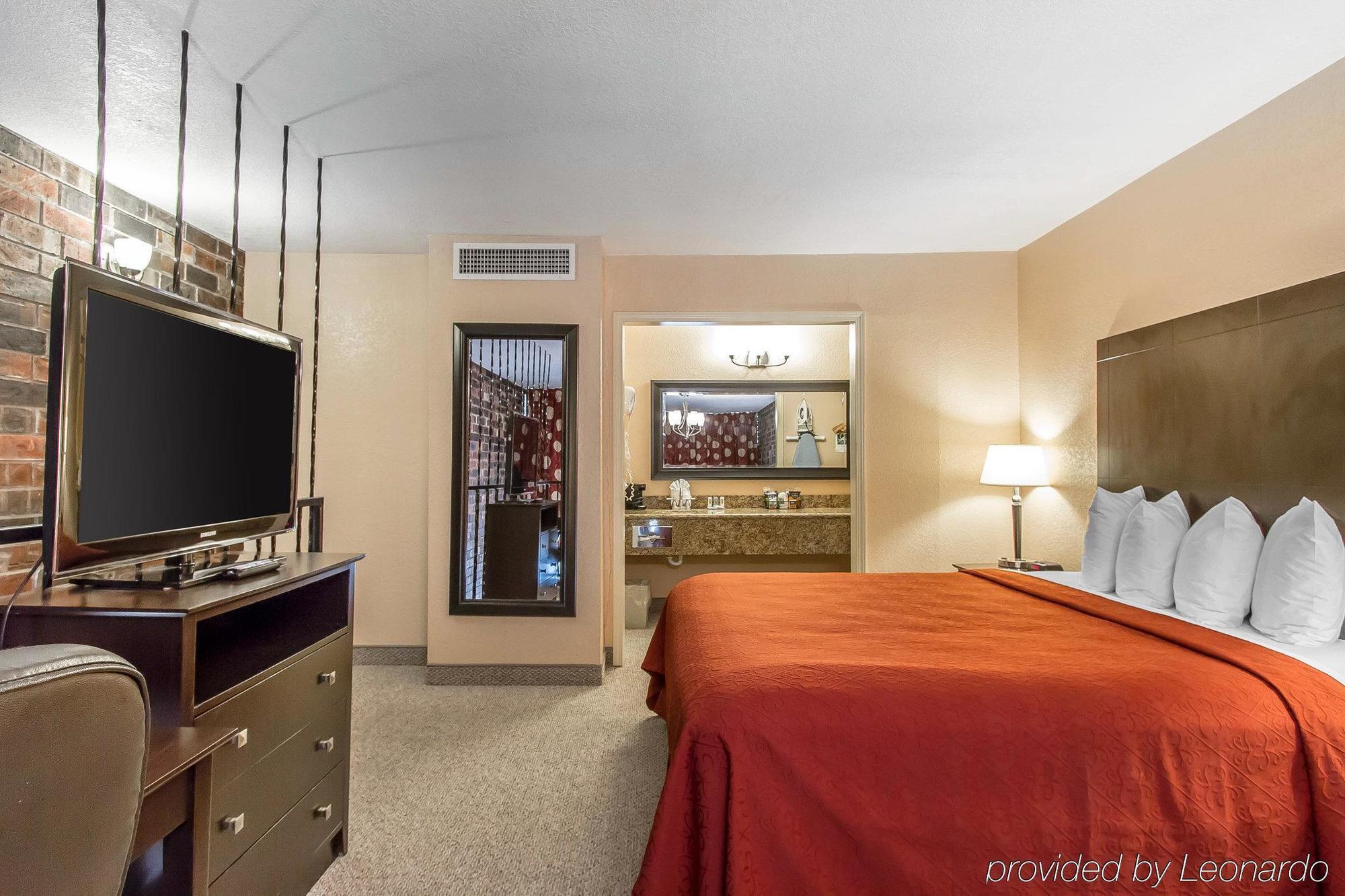 Quality Inn Ada Near University Екстериор снимка