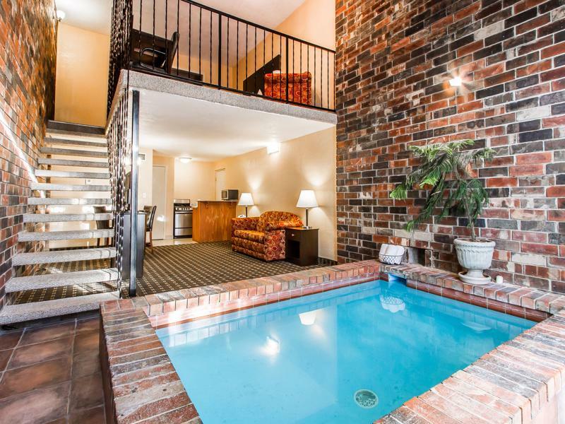 Quality Inn Ada Near University Екстериор снимка