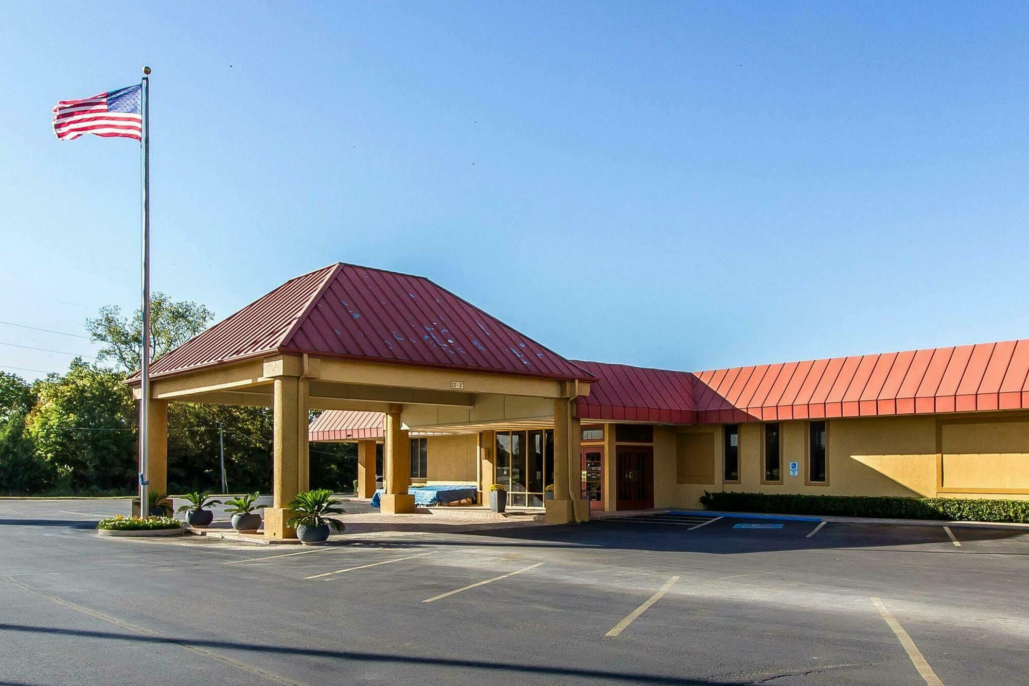 Quality Inn Ada Near University Екстериор снимка